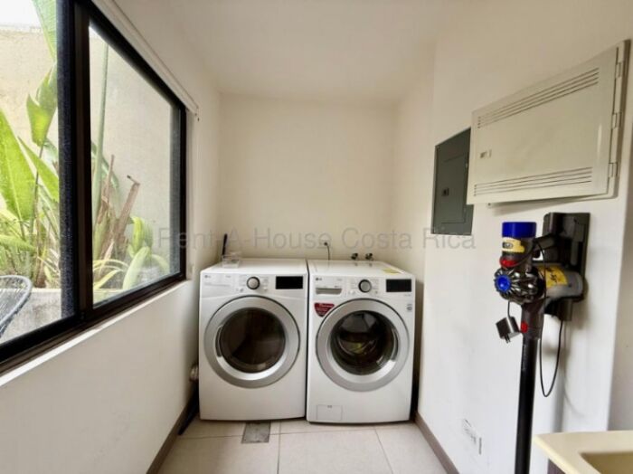 Alquiler de Casa Amueblada en Escazú-San Antonio. RAH 26-2098 en San Antonio, Escazú, San José — $1,850