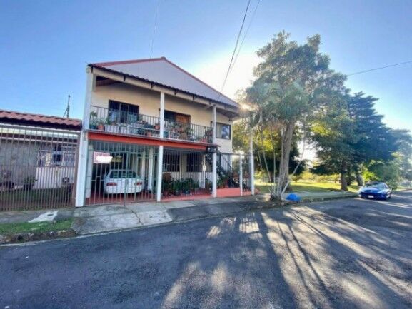Se vende propiedad con uso mixto en San Pedro San José 24-174 in San Pedro, Montes De Oca, San José — $275,000