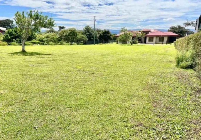 VENDO HERMOSO LOTE PLANO ESQUINERO EN RESIDENCIAL PRIVADO en Santo Domingo, Heredia — ₡ 160 000 000 - Foto 2 de 8