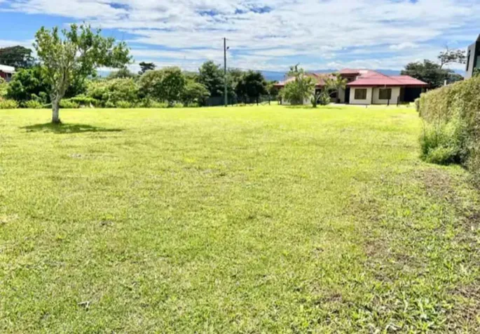 FOR SALE: BEAUTIFUL FLAT CORNER LOT IN PRIVATE RESIDENTIAL DEVELOPMENT in Santo Domingo, Heredia — ₡ 160 000 000 - Photo 2 of 8
