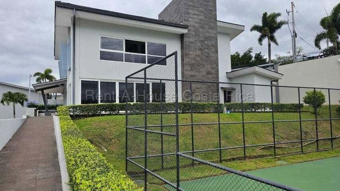 Alquiler de Casa en San Rafael de Escazú. RAH 27-385 en San Rafael, Escazú, San José — $2,200