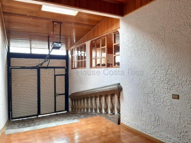 Venta casa acogedora 3 hab con terraza y chimenea, ideal familia #26-1793 GS en San Vicente, Moravia, San José — $190,000