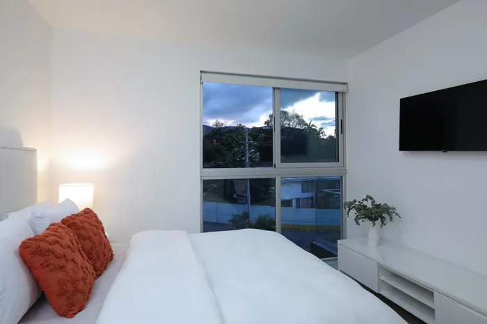 Moderno Apartamento en Condominio en Bello Horizonte con lindas vistas in Escazú, San José — $165,000 - Photo 2 of 12