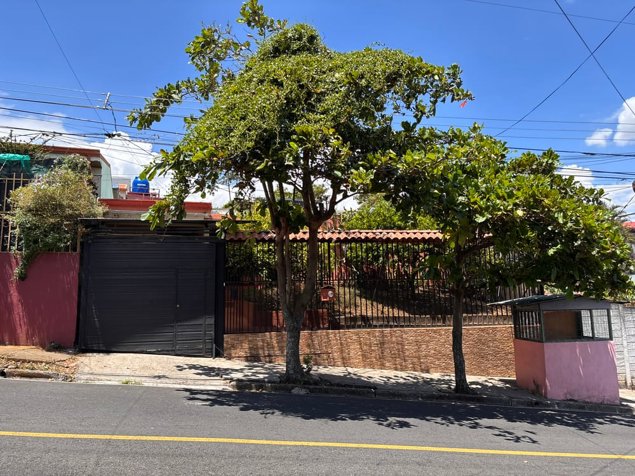 Casa en venta | Plaza Real, Alajuela en Alajuela — $350,000