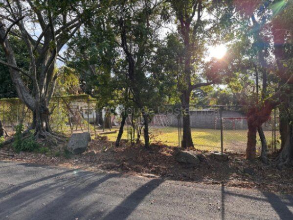 Lote plano cerca del centro ideal para construir o invertir con alta plusvalía 26-1687 GS in Santa Ana, San José — $177,000
