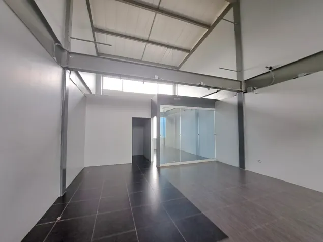 RENTAL OF COMMERCIAL UNIT, SAN JOSÉ, GUACHIPELÍN, ESCAZÚ in Escazú, San José — $2,700 - Photo 2 of 5