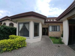 CASA EN VENTA EN CONDOMINIO LOS HIDALGOS, SANTO DOMINGO. en Pará, Santo Domingo, Heredia — 230 000 000 ₡ - Foto 2 de 43