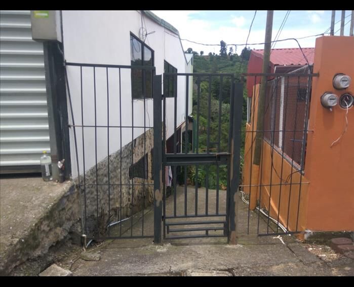 Casa para remodelar  en Rosario, Desamparados, San José — ₡ 14 500 000