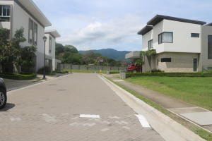 Venta de Estupenda Casa en Santa Ana / Mls. 25-511 OFC JB in Pozos, Santa Ana, San José — $475,000