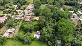 VENTA TERRENO1,306.85M²CON FRUTALES Y CASACOSTA RICA. en San Isidro De El General, Pérez Zeledón, San José — $90,000 - Foto 4 de 12