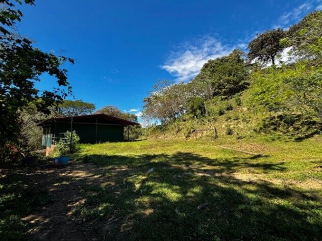 VENDO LOTE+2 APTOS EN COLÓN.  en Colón, Mora, San José — $289,000