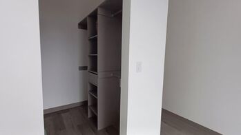Se alquila apartamento a estrenar en Torre Ser Escalante 25-2049 in Carmen, San José — $1,050 - Photo 4 of 17