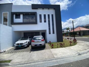 Se vende amplia casa de lujo en San Rafael de Escazú 26-522 en San Rafael, Escazú, San José — $350,000 - Foto 4 de 22