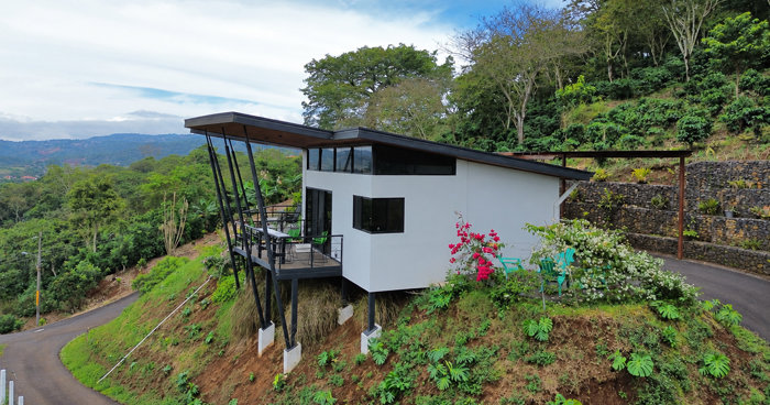 CASA MODERNA CON PISCINA Y VISTAS EN SAN MIGUEL DE NARANJO en San Miguel, Naranjo, Alajuela — $220,000 - Foto 3 de 12