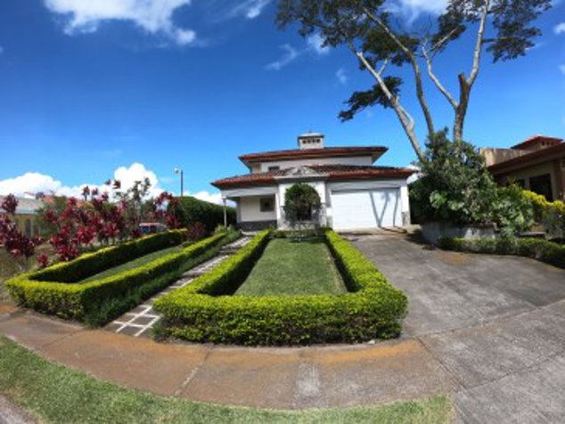 Great Family Home in Lomos Del Zurqui en San José, San Isidro, Heredia — $630,000 - Foto 3 de 25
