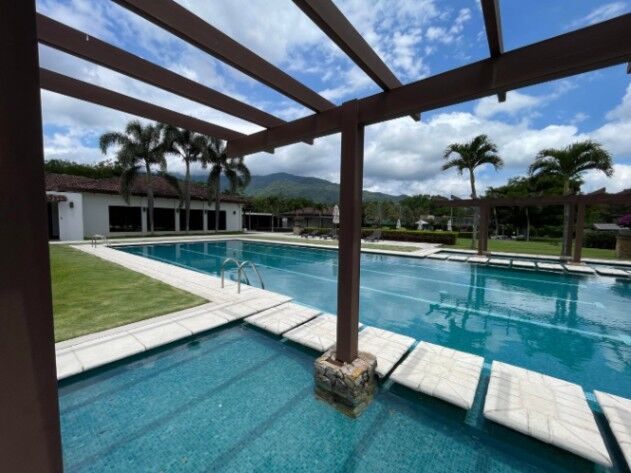 Se vende lote en Uruca Santa Ana 25-1426 in Uruca, Santa Ana, San José — $736,740