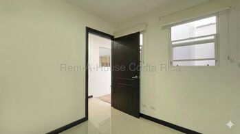 Venta de Casa en San Antonio de Escazú. RAH 26-1761 en San Antonio, Escazú, San José — $230,000 - Foto 5 de 10