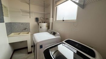 Alquiler de Apartamento AMUEBLADO en Escazú-San Rafael. RAH 27-32 in San Rafael, Escazú, San José — $2,500 - Photo 5 of 6