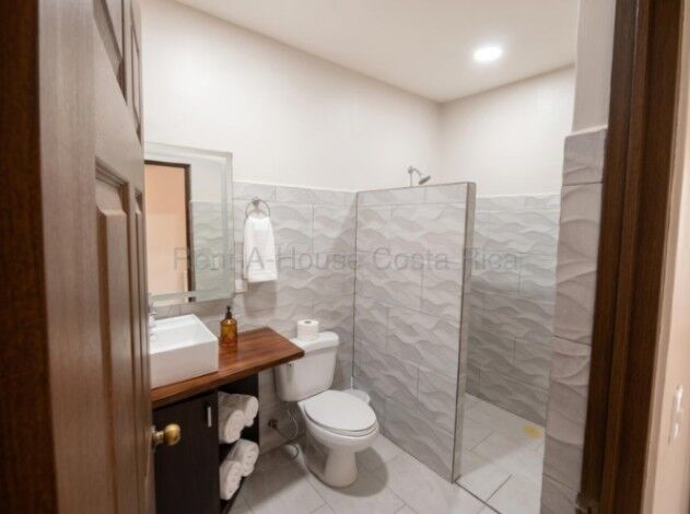 CASA EN VENTA EN SAN FRANCISCO DE HEREDIA en San Francisco, Heredia — ₡ 86 000 000