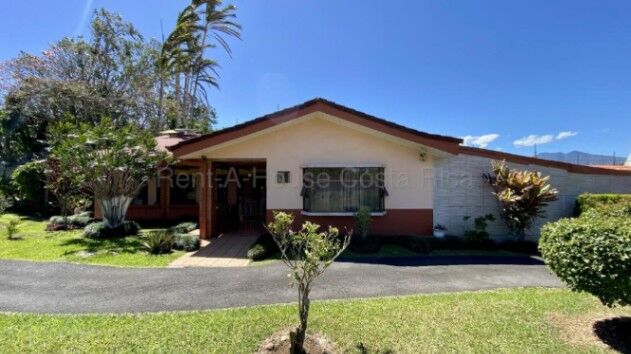 Alquiler de Casa en Santo Domingo-Santa Rosa, Heredia. RAH 26-1622 en Santa Rosa, Santo Domingo, Heredia — $1,600