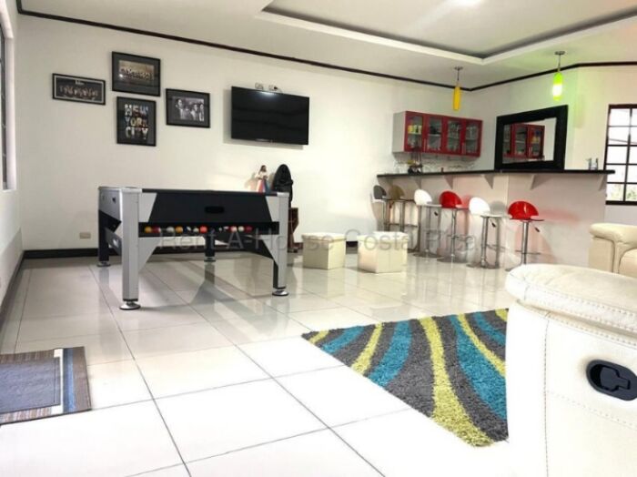 Venta de Casa de Lujo en Santo Domingo de Heredia. RAH 26-2169 en San Vicente, Santo Domingo, Heredia — ₡ 325 000 000