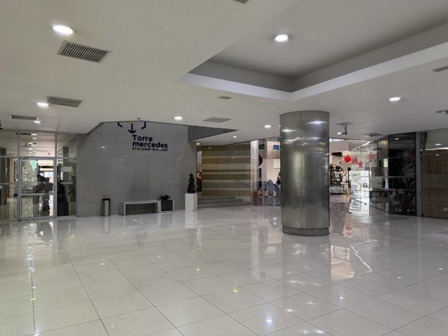 Alquiler de local comercial en primer piso Torre Mercedes, San José in Merced, San José — $2,100