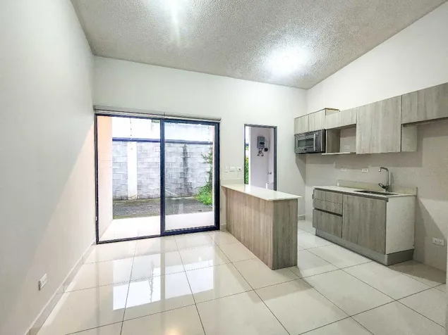 Casa en Venta en Robles de Lindora, Pozos de Santa Ana | 3 Hab en Pozos, Santa Ana, San José — $210,000 - Foto 3 de 35