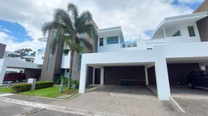 Alquiler de Casa en Santa Ana, San José. RAH 25-662 en Santa Ana, San José — $3,800