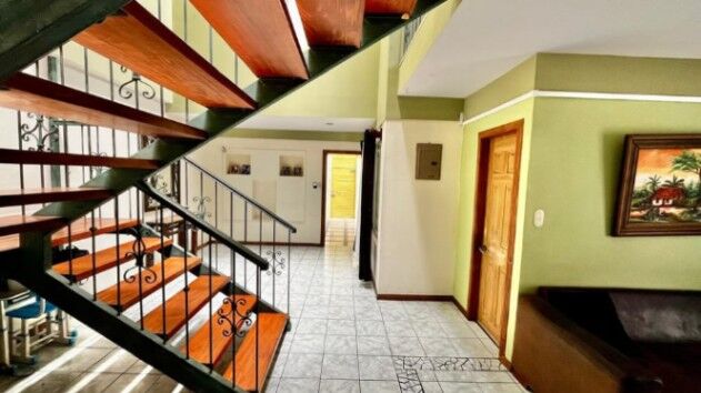 VENDO CASA EN SAN RAFAEL ABAJO-DESAMPARADOS. en San Rafael Abajo, Desamparados, San José — $180,000