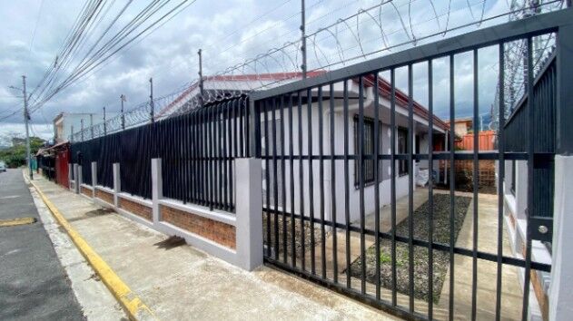 Venta de Casa + APTO en Hatillo, San José. RAH 26-310 en Hatillo, San José — ₡ 83 000 000
