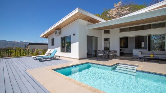 Casa de estilo moderno en pequeña comunidad en Atenas! en Atenas, Alajuela — $489,000