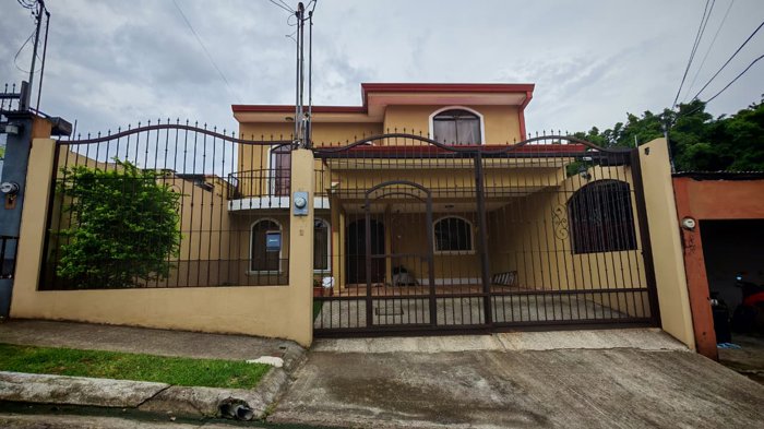 Venta De Casa En Montes De Ayarco, Curridabat in Curridabat, San José — ₡ 145 000 000