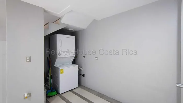 Venta de casa de 3 niveles con terraza privada en condominio #26-2272 GS in Sabanilla, Montes De Oca, San José — $215,000 - Photo 2 of 12