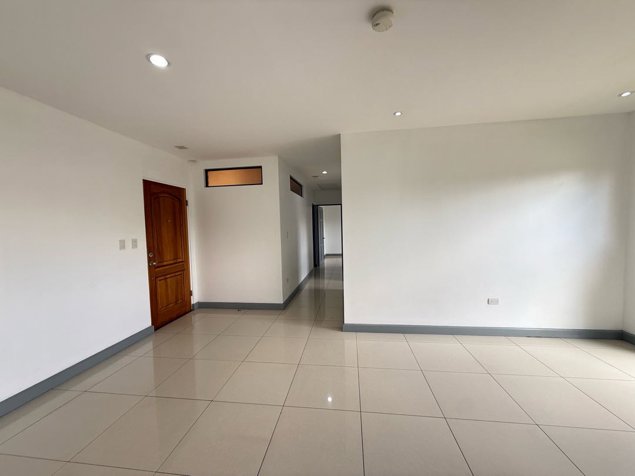 APARTAMENTO EN ALQUILER EN CONDOMINIO LA FLORESTA, TRES RÍOS en Tres Ríos, La Unión, Cartago — ₡ 650 000 - Foto 3 de 11