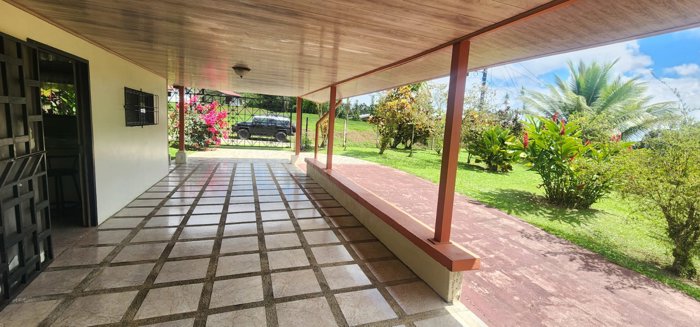 EXCLUSIVA QUINTA CON JARDÍN TROPICAL Y QUEBRADA en Venecia, San Carlos, Alajuela — $266,000 - Foto 3 de 18