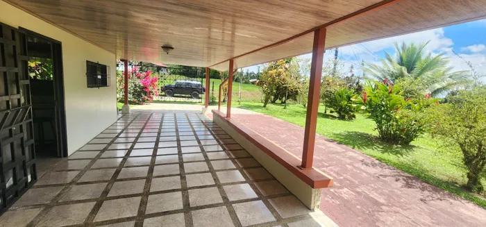 EXCLUSIVA QUINTA CON JARDÍN TROPICAL Y QUEBRADA en Venecia, San Carlos, Alajuela — $266,000 - Foto 3 de 18