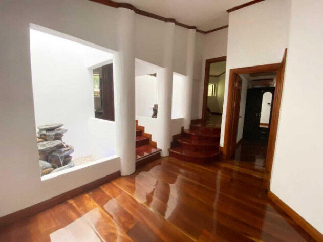 Venta de Casa Residencial con Uso de Suelo Mixto en Guayabos OFC/AD en Curridabat, San José — $370,000