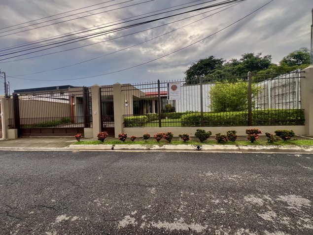 Casa Moderna en La Garita – Residencial El Bosque en Garita, Alajuela — $465,000 - Foto 2 de 43