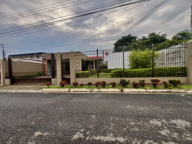 Casa Moderna en La Garita – Residencial El Bosque en Garita, Alajuela — $465,000 - Foto 2 de 43