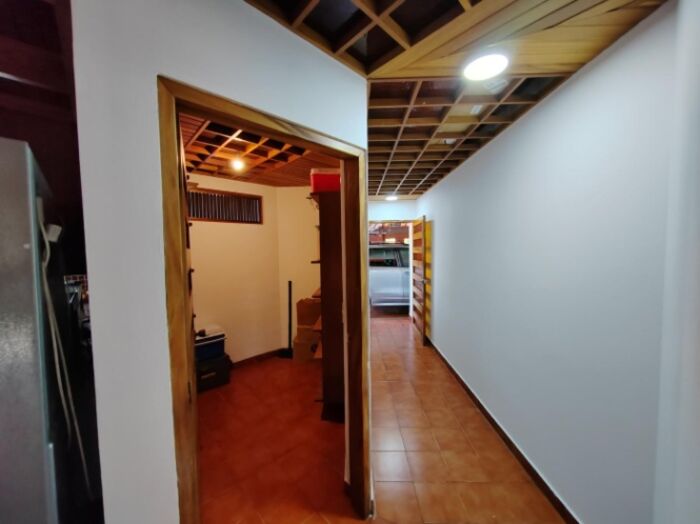 Se vende casa en Santo Domingo Heredia 24-1570 en Santo Tomás, Santo Domingo, Heredia — $1,200,000
