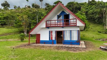 SE VENDE FINCA CON CABANA RUSTICA Y VISTAS PANORAMICAS AL VALLE in Cajón, Pérez Zeledón, San José — $129,500 - Photo 4 of 17