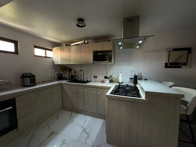 CASA EN VENTA EN SANTA ANA en Santa Ana, San José — ₡ 117 000 000 - Foto 3 de 10
