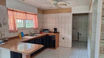 Casa Con Piscina Y Amplio Terreno En Orotina, Alajuela in Orotina, Alajuela — $242,072 - Photo 4 of 10
