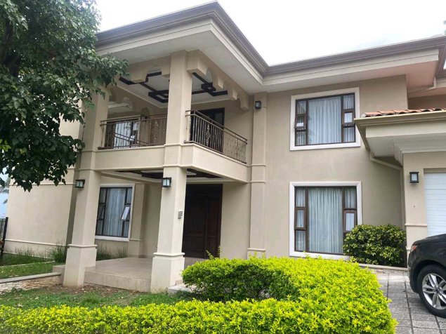 CASA DE LUJO CON TERRENO ENORME EN GUAYACAN REAL DE TRES RÍOS. en San Juan, La Unión, Cartago — $1,200,000