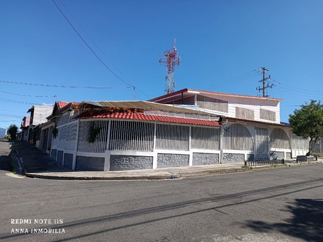 Uso comercial  Hatillo 4 ideal para restaurante o supermercado en Hatillo, San José — ₡ 88 000 000