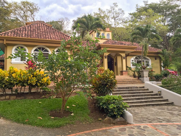 Casa en venta la Garita con establos in Garita, Alajuela — $3,500,000 - Photo 3 of 26