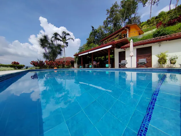 Hermosa quinta estilo campestre en Atenas en Jesús, Atenas, Alajuela — $1,000,000 - Foto 2 de 55