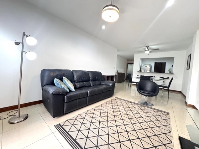 Alquiler de Apartamento amueblado en Pozos de Santa Ana en Pozos, Santa Ana, San José — $1,500 - Foto 2 de 16