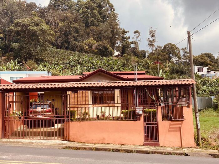 VENTA DE CASA, SAN MARCOS DE TARRAZÚ, LEON CORTES in San Pablo, León Cortés Castro, San José — ₡ 60 000 000