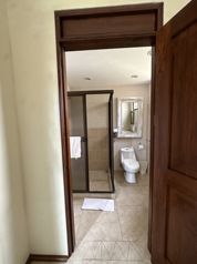 Residencia de ensueño: 1 casa, 5 apts, piscina ,2 ranchos y 2 parqueos en Jacó, Garabito, Puntarenas — $900,000 - Foto 5 de 39